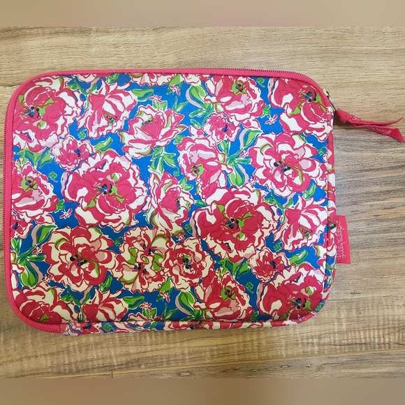 Classy classic Lilly Pulitzer iPad mini or small tablet zip-up case - Picture 2 of 8